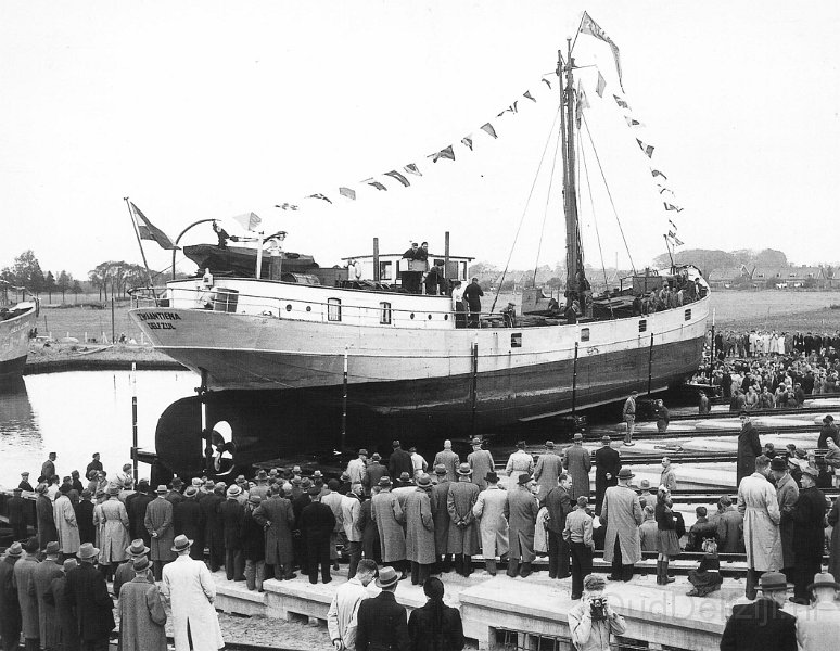 Afwateringskanaal scheepswerf Sander reparatiehelling.jpg